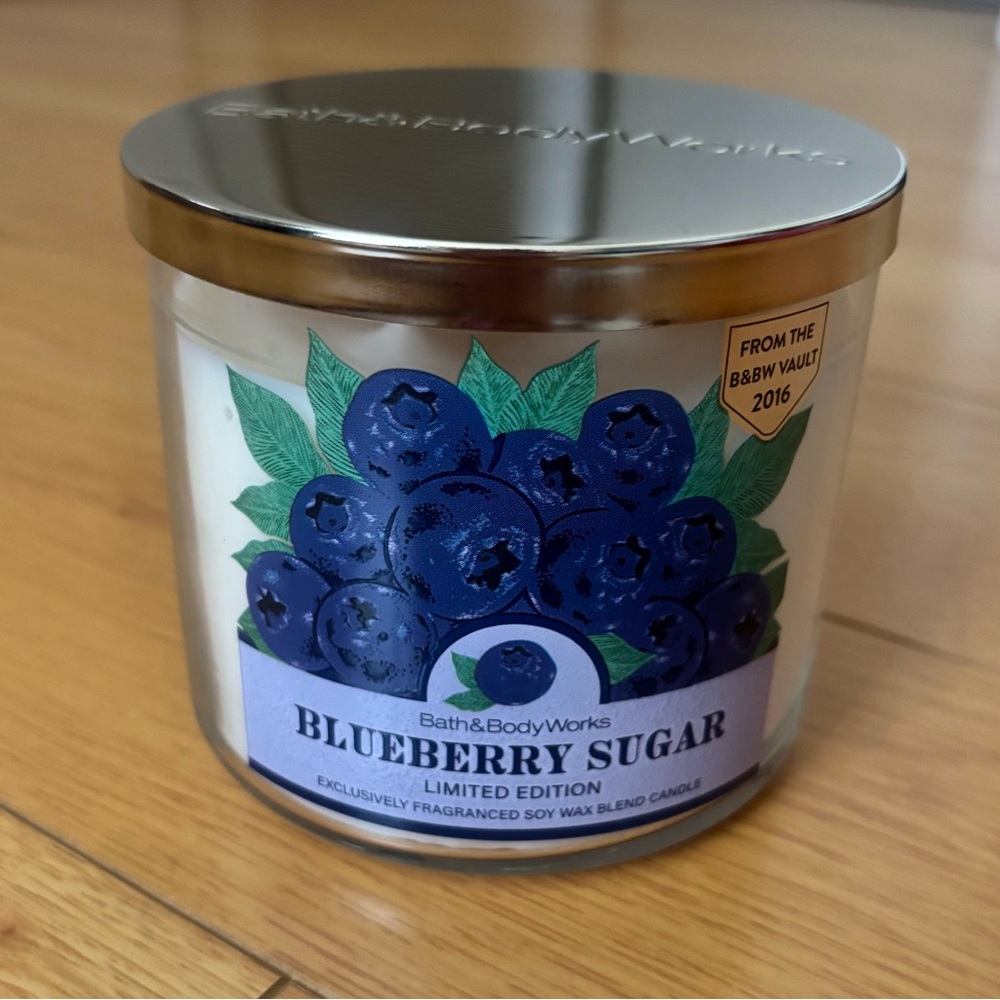 Bath & Body Works 3 Wick Candle Blueberry Sugar